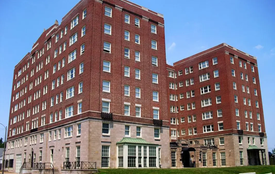 Winston Churchill Apartments